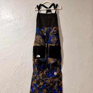 The North Face Summit Series Camo Bib Snow Pants - Men's Size M